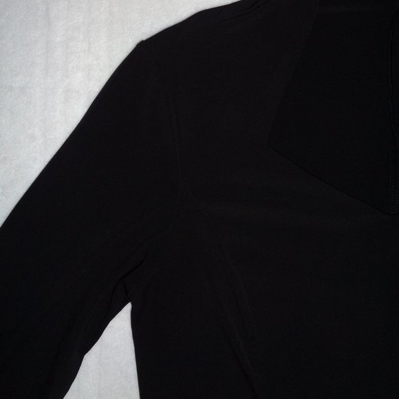 💗 3/$25 Black long sleeve top - Picture 7 of 12
